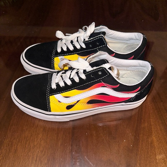 Flamed Vans, Men’s size-6 Women’s size-7.5, preowned, amazing condition! - Picture 9 of 12